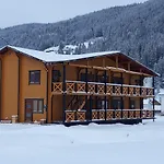 на ґанку Hytte Verkhovyna