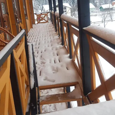на ґанку Verkhovyna