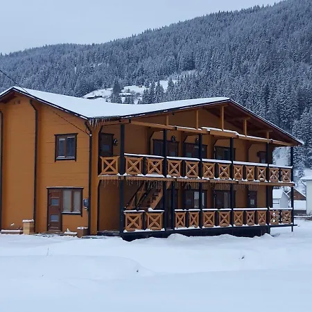 на ґанку Hytte Verkhovyna