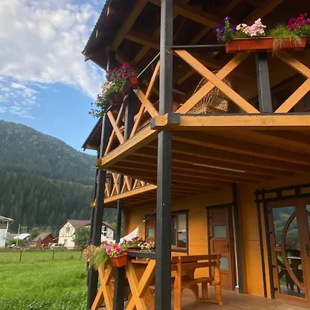 山林小屋 на ґанку